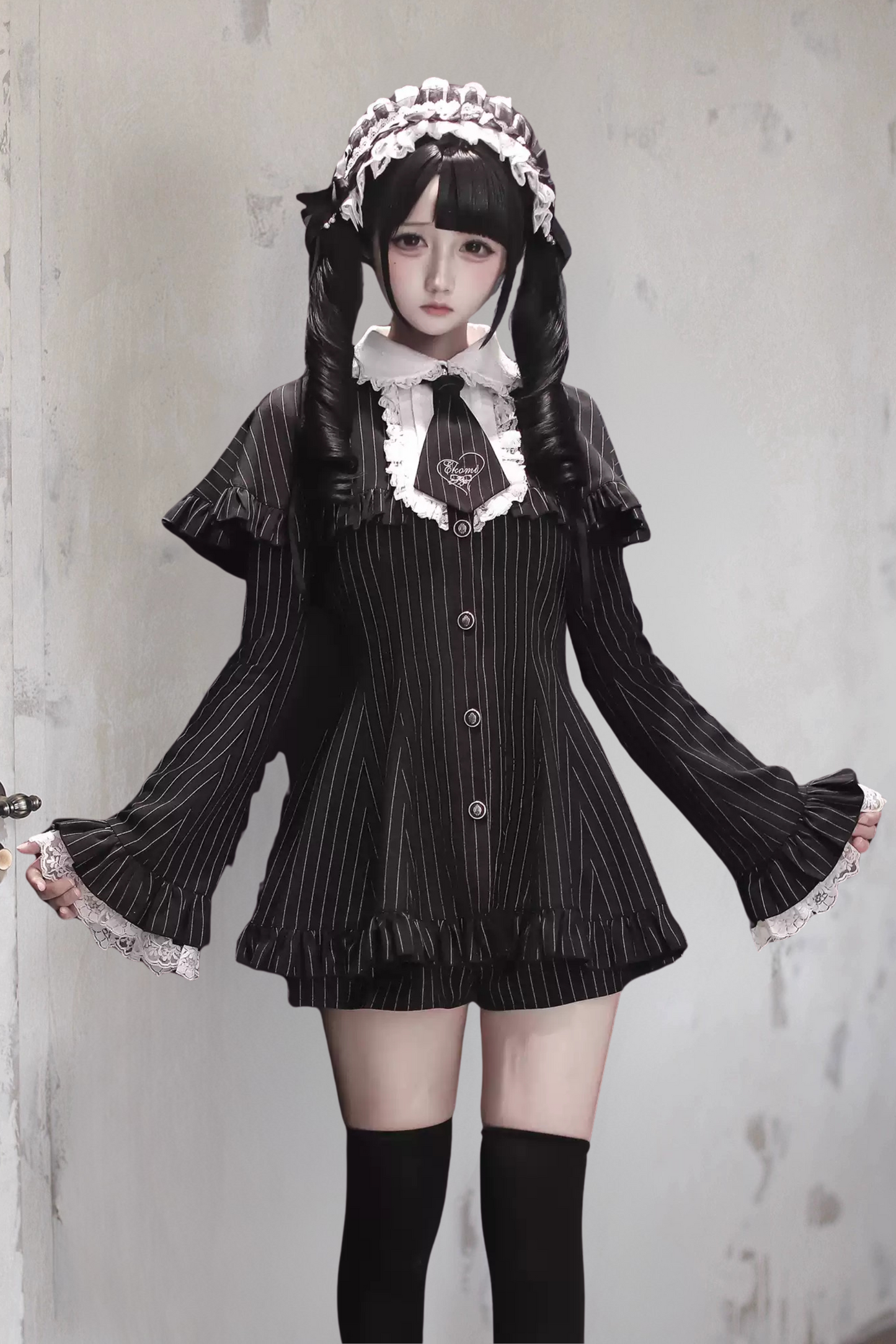 [Deadline for reservations: November 5] Gothic Stripe Subculture Cape Suit Set + Hair Band + Hair Clip
