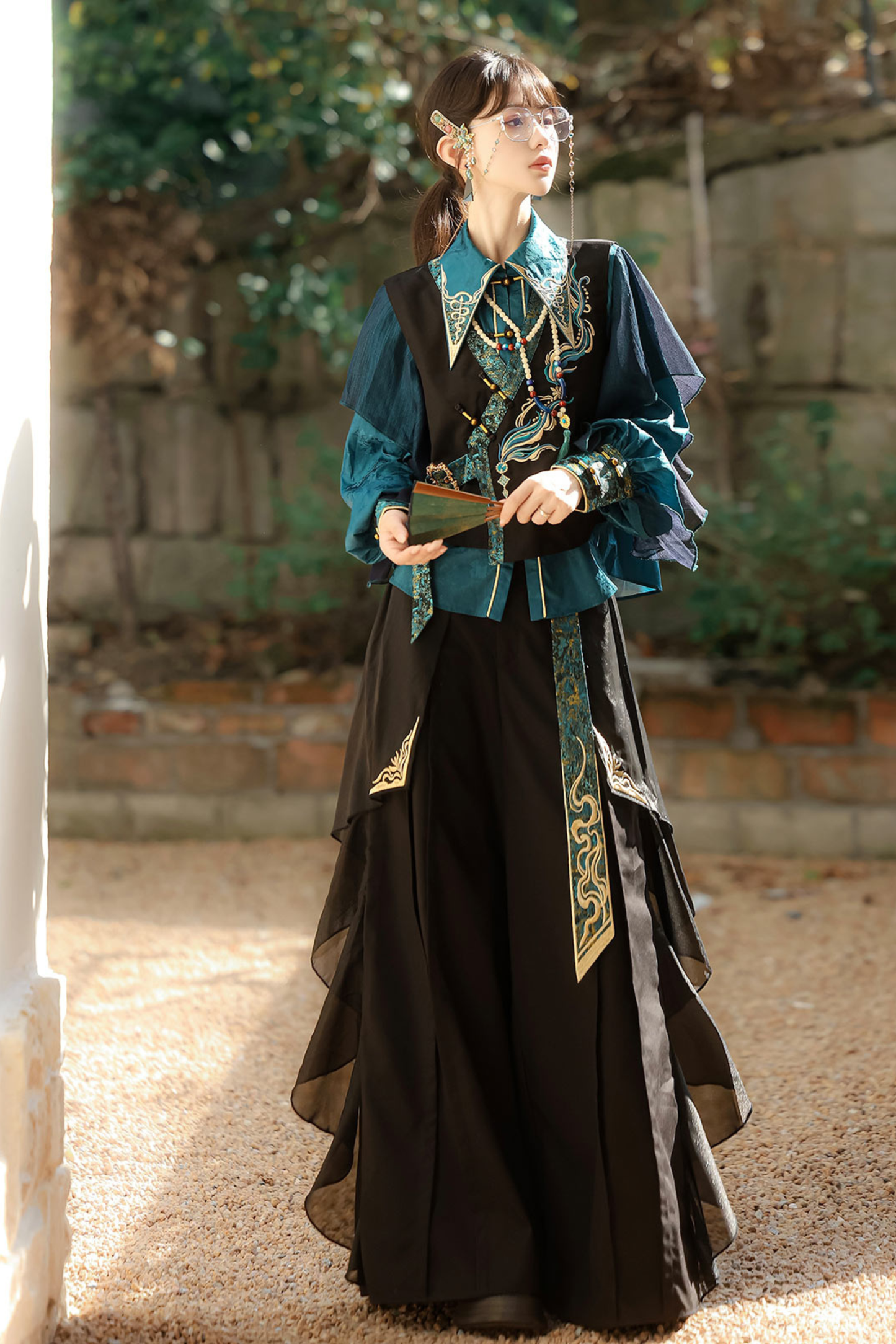 Ruan china top + vest + wide-leg pants + necklace