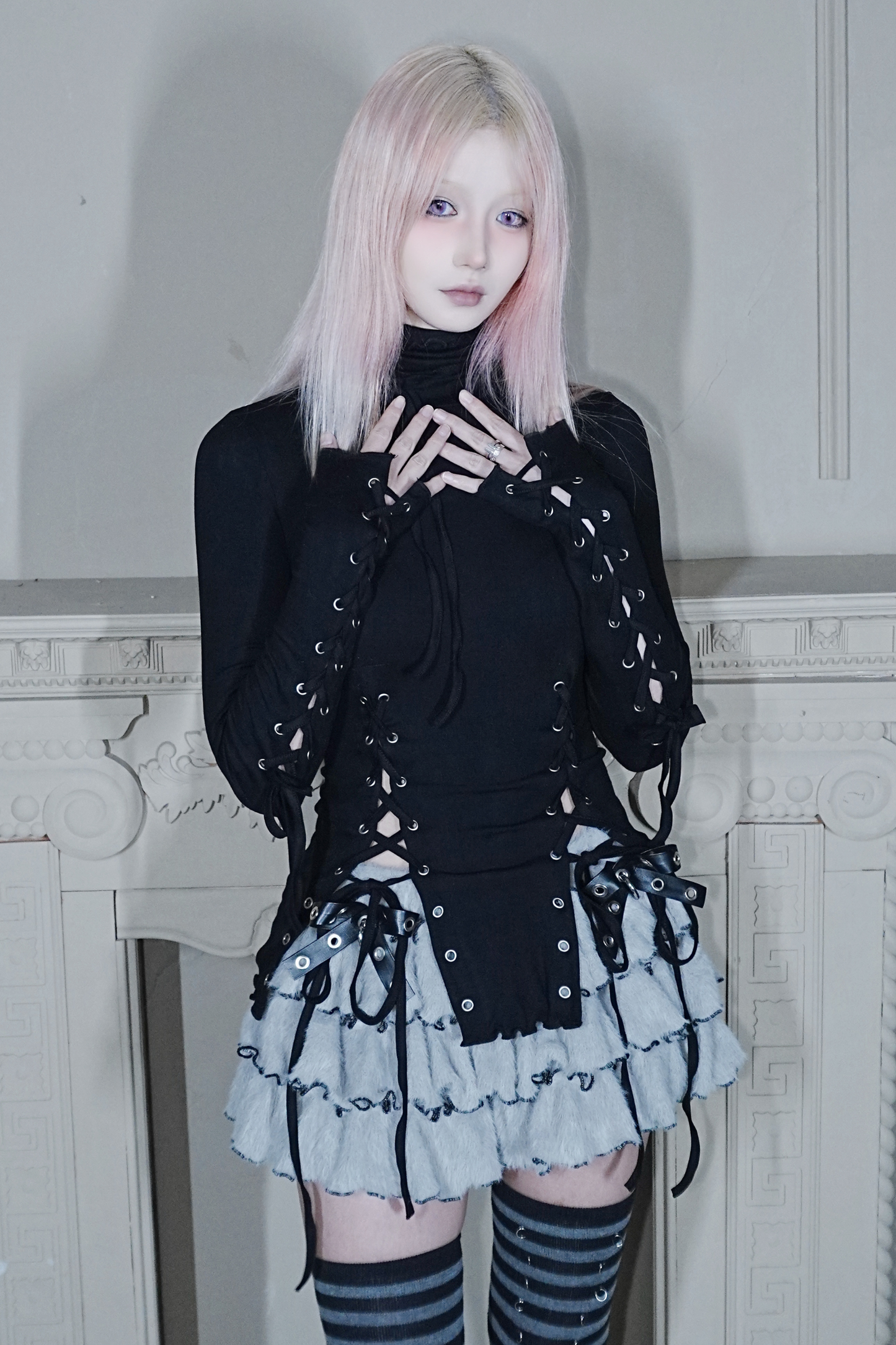 パンチングストラップスリットトップス