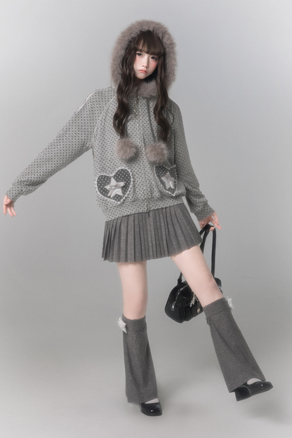 도트 퍼 후드 재킷 + 플리츠 스커트 + 레그 워머