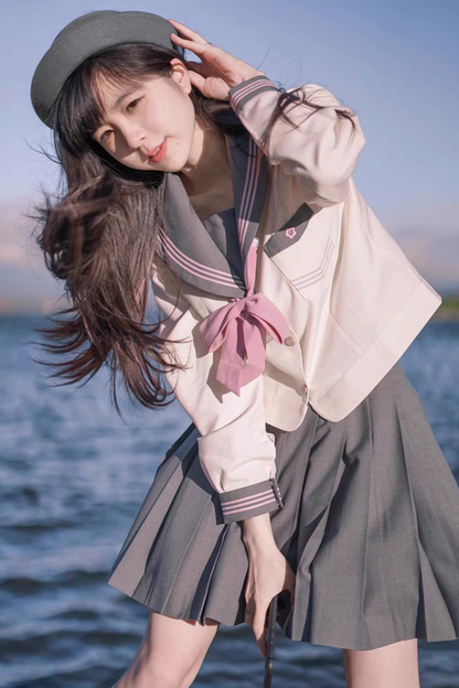 Matrosen-Oberteil + Plisseerock + Socken + Gürtel + Schleife