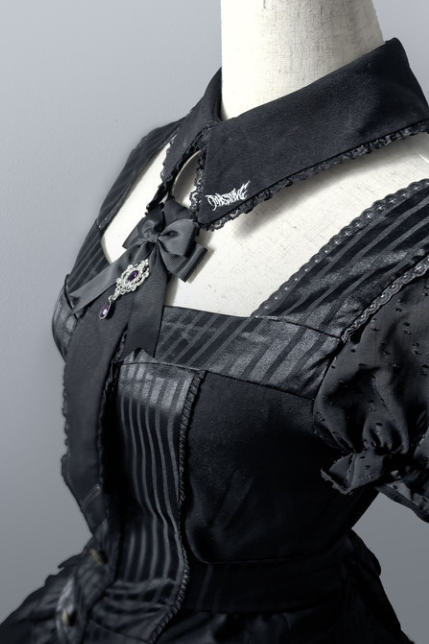 イレブンスナイトパフスリーブトップス