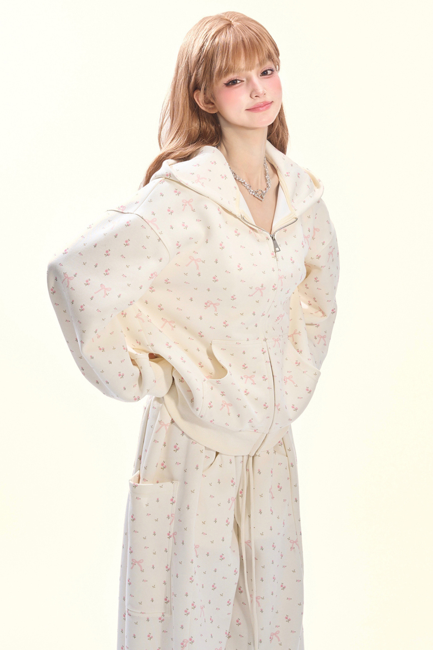 リトルキュートフラワーフードパーカー+リボンキャミソール+ワイドパンツ