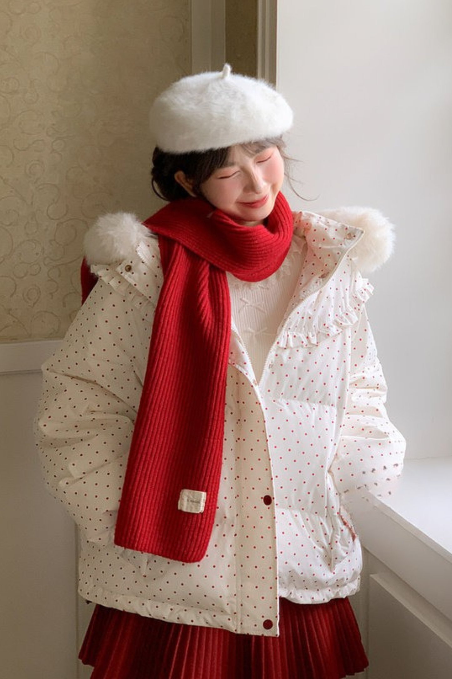 レッドドットリボンフードダウンジャケット