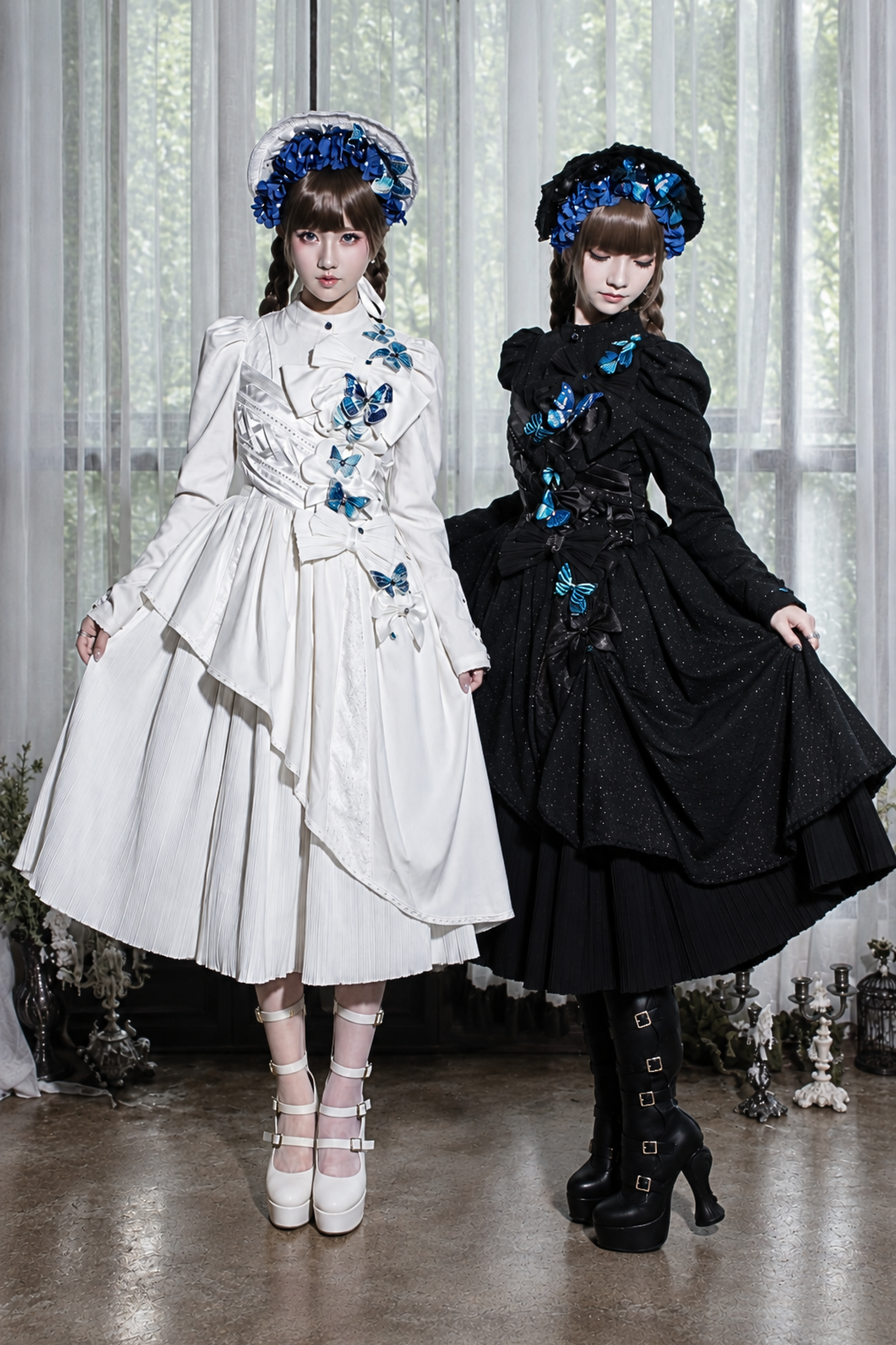 [Reservierungsschluss 14. Oktober] Schwarz/weißes Gothic-Lolita-Langkleid mit Schmetterlingsschleife, Stehkragen und asymmetrischen Lagen