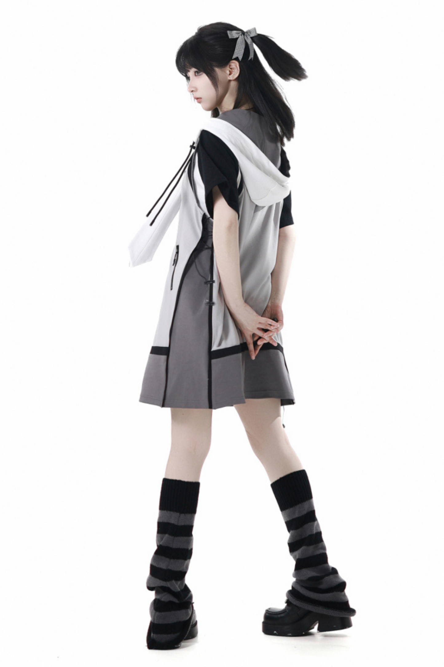 モードカジュアルレイヤードベスト+Tシャツ+ワイドパンツ+ワンピース