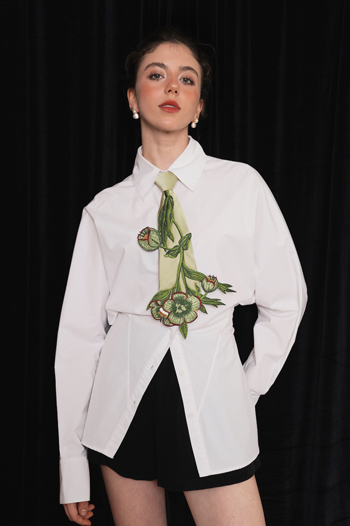 Retro flower art tie