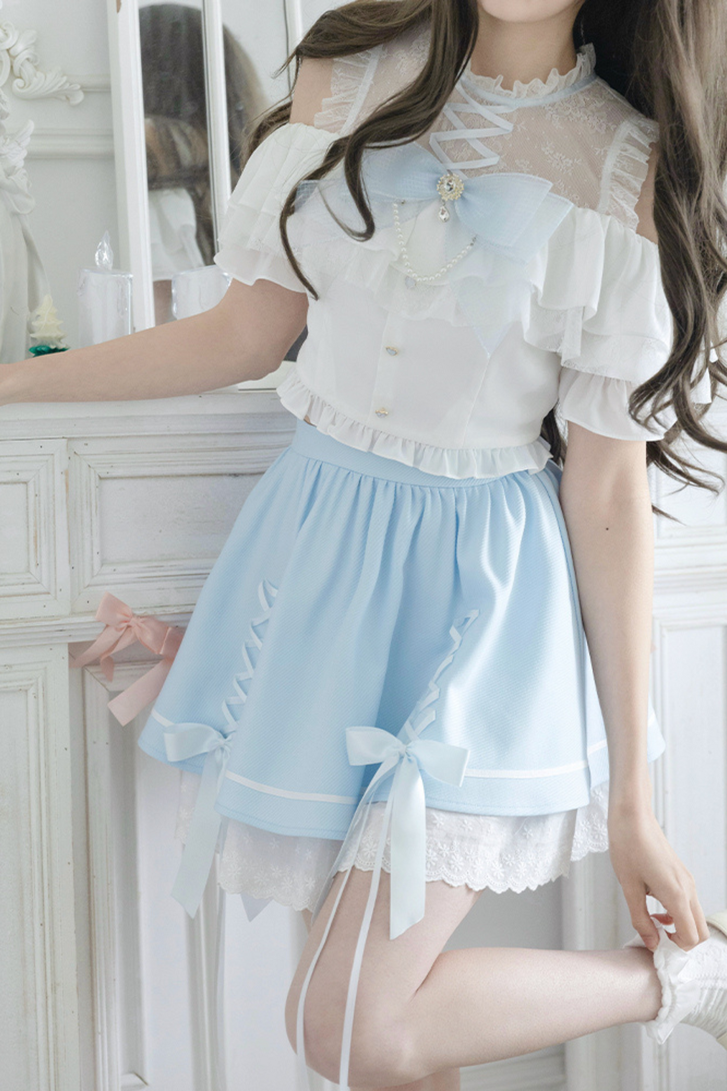 Lace short off-the-shoulder shirt + lace-up skirt