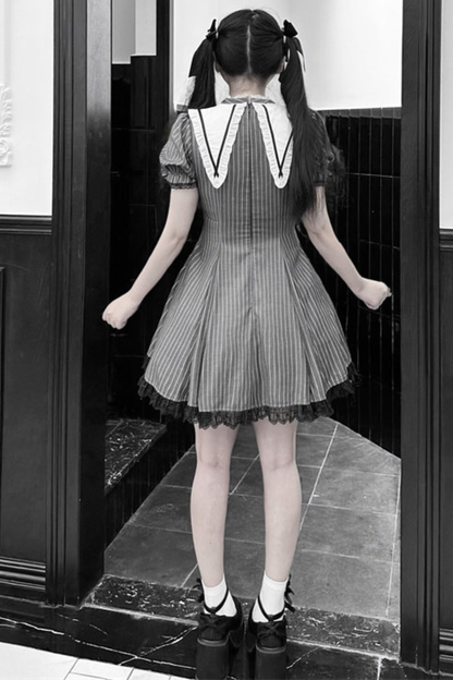 Dark Kawaii Schnür-Streifenkleid