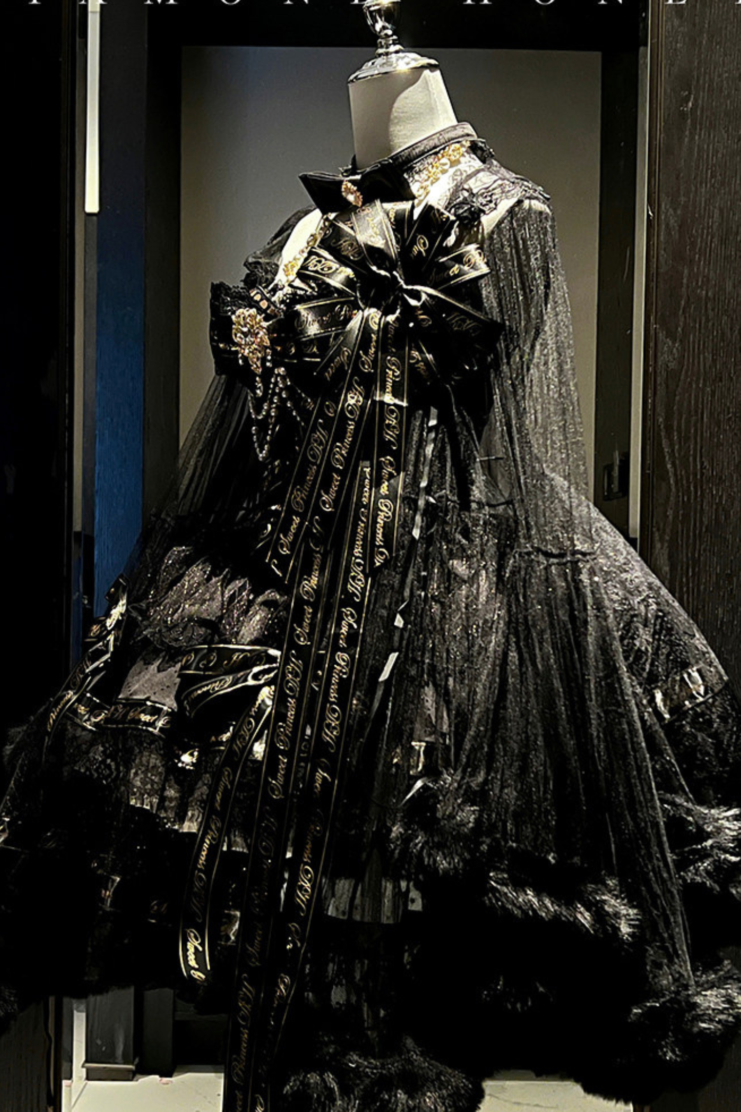 ゴールデンゴシックドレス+チョーカー+スリーブ+バッジ