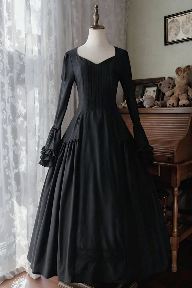 [Termine prenotazione 30 maggio] Abito gothic lolita bianco e nero con maniche svasate + sopragonna a corsetto rialzabile con croci + set completo