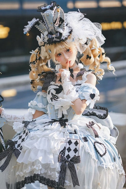 [Cierre de reservas: 24 de julio] Vestido lolita azul de Alicia en el País de las Maravillas con hombros descubiertos, lazo de cartas y superposición de tul (largo/corto)