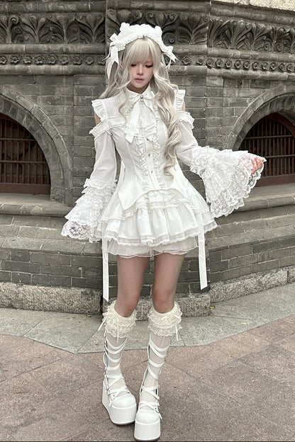 [Clôture des précommandes le 30 juillet] Chemisier gothique blanc à épaules ouvertes en dentelle avec manches princesse + jupe gothique superposée en dentelle