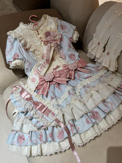 [Reservierungsschluss 7. September] Pink-blaues süßes Lolita-Stufenkleid mit romantischem Rosenprint