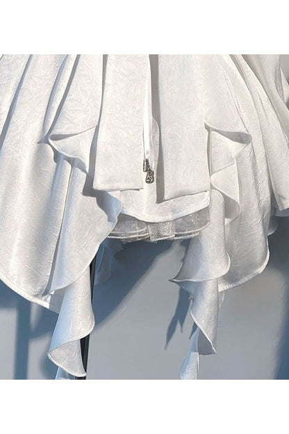 [November 9 Preorder Deadline] Victorian Gothic Lolita Halter-Neck Blouse with Flared Sleeves, an Asymmetrical Frill, and a Train