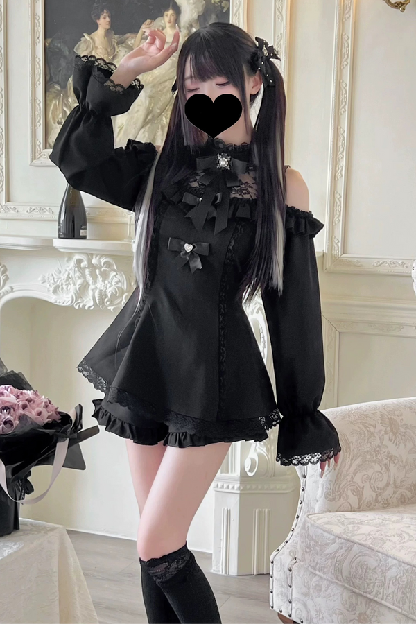 地雷オフショルペプラムトップス+フリルショートパンツ