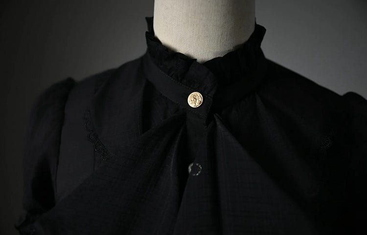 [Pre-order Deadline: July 25] Black/White Gothic Lolita Elegant Ruffle High-Neck Bell-Sleeve Lace Ruffle Shirt