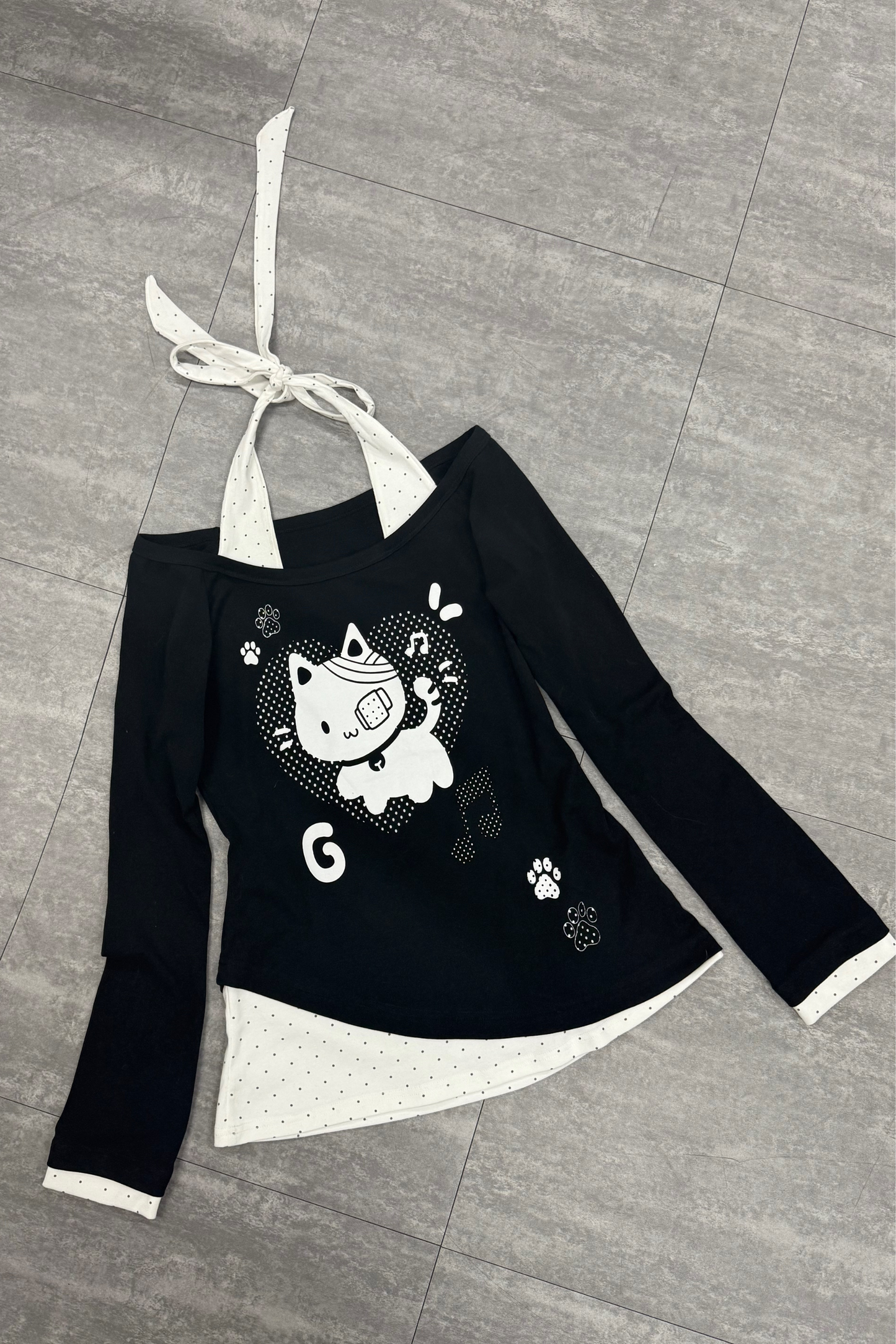 キャットオフショルダートップス