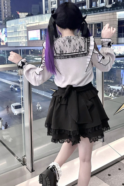 레이스 다크 셔츠 + 플레어 스커트