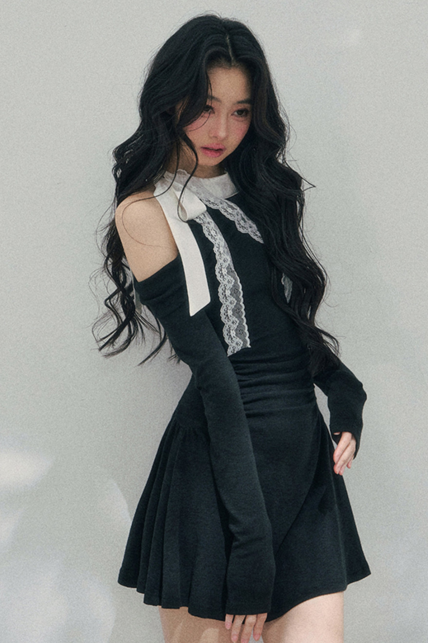 フレンチレースオフショルダードレス