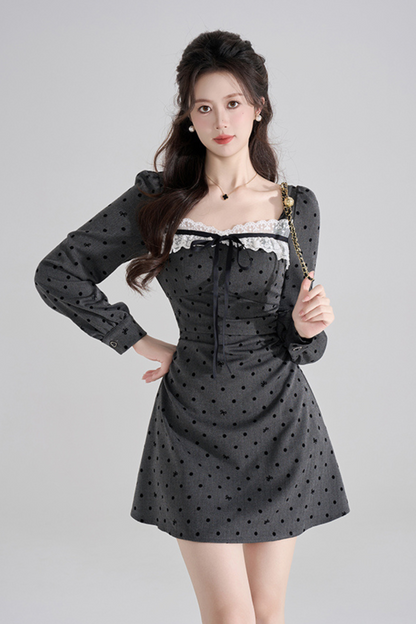 スイートドットスクエアネックドレス