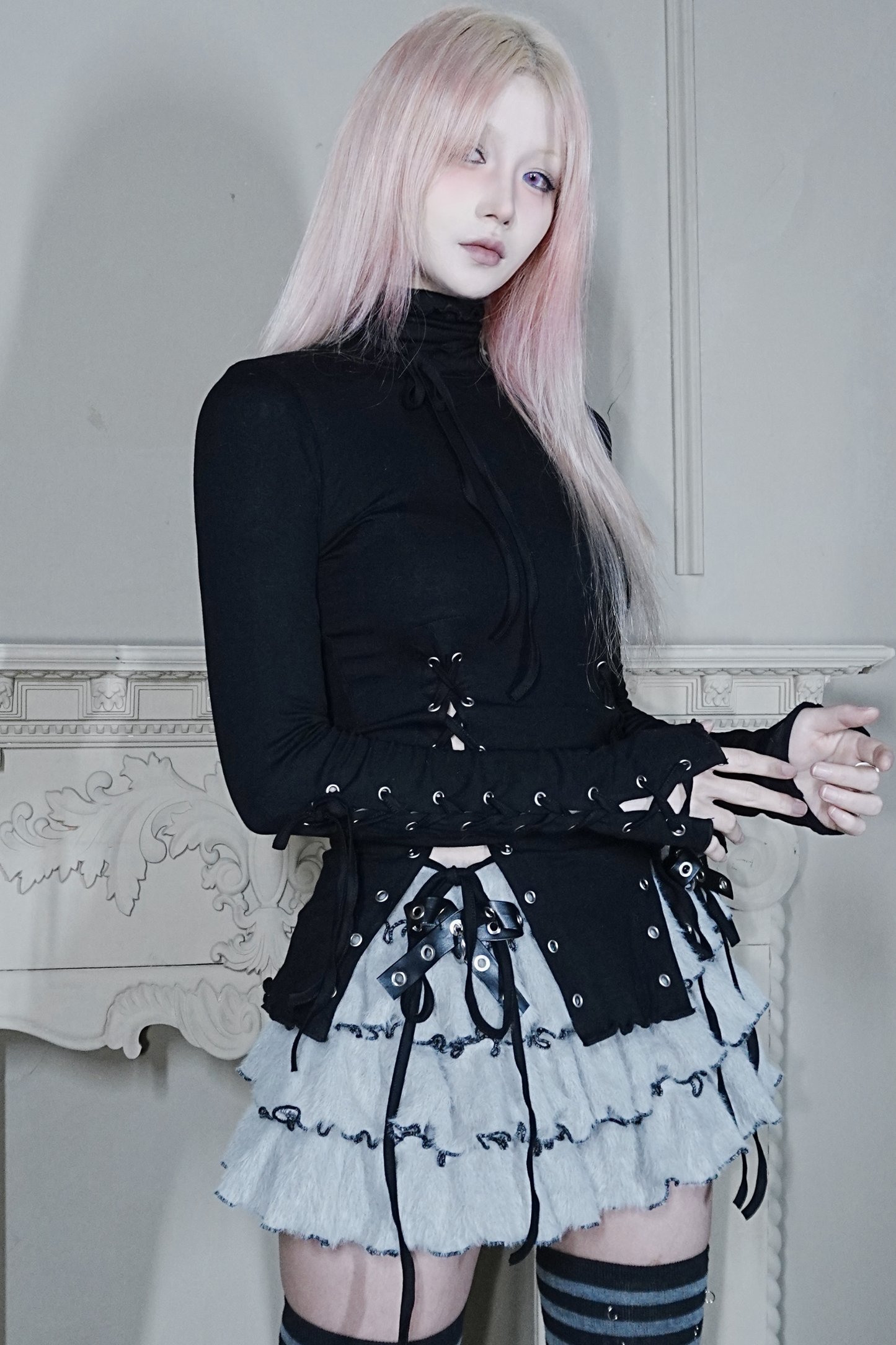 パンチングストラップスリットトップス