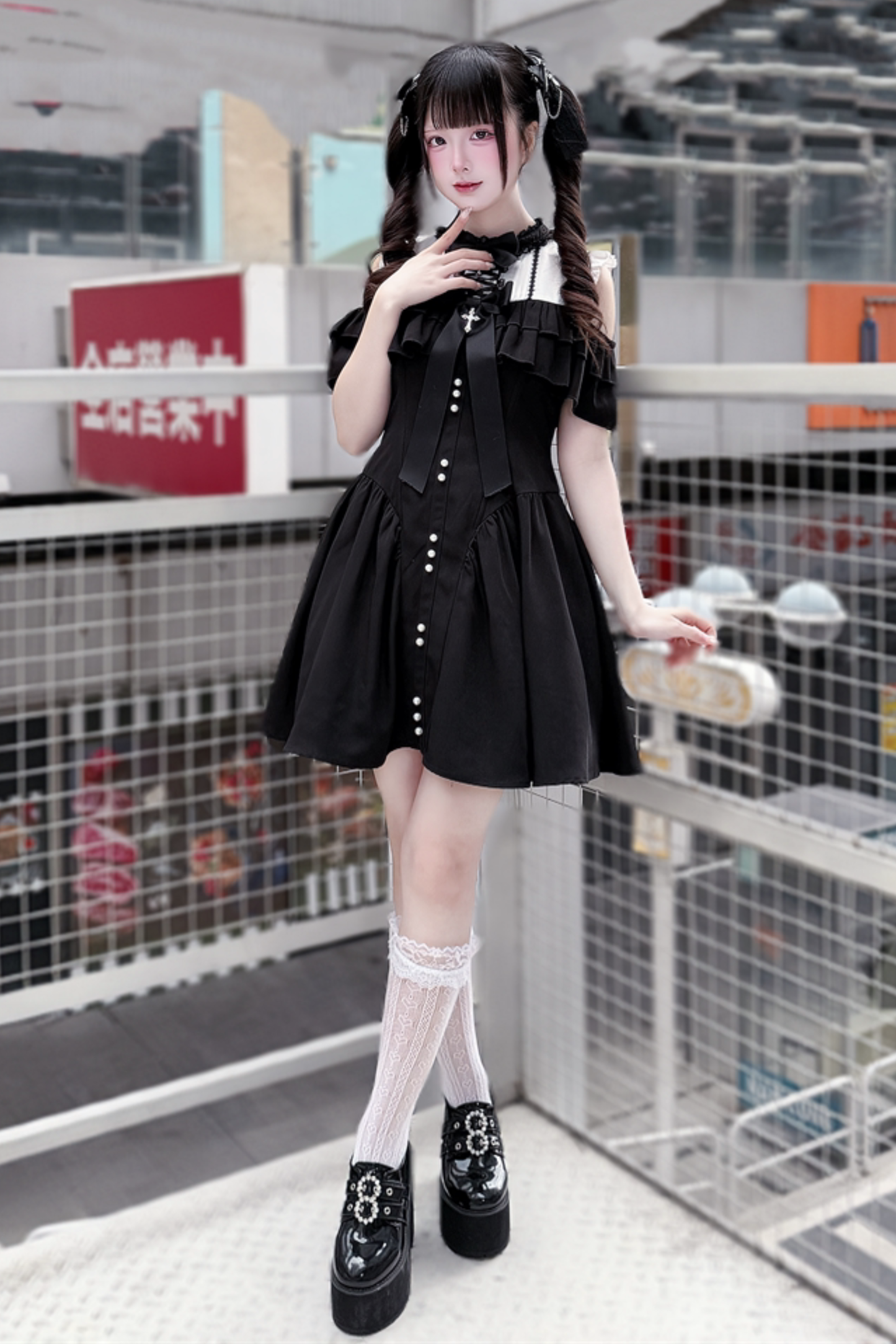 オフショルダーダークスイートドレス