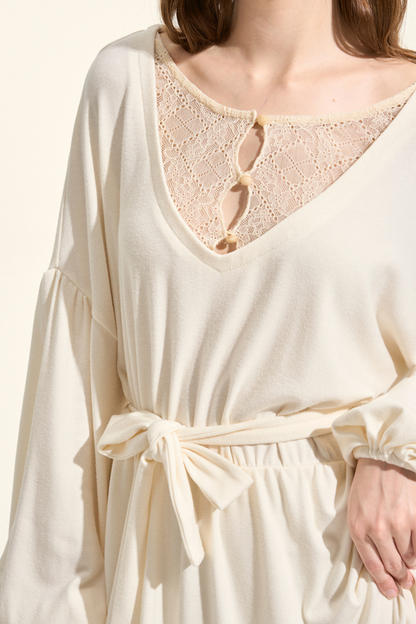 クリーミーバニラランタンスリーブVネックドレス