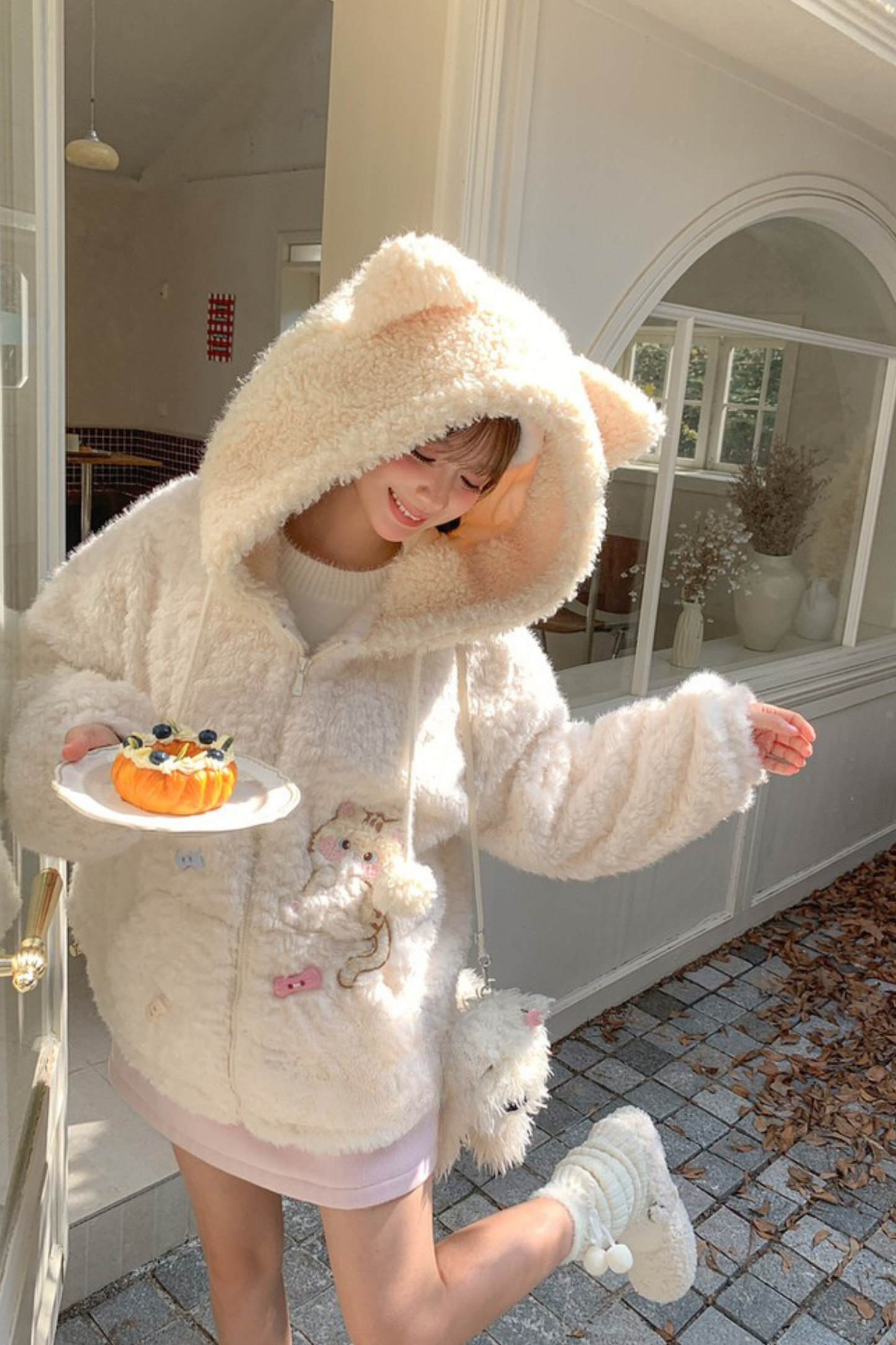 ホワイトファーキャットフードコート