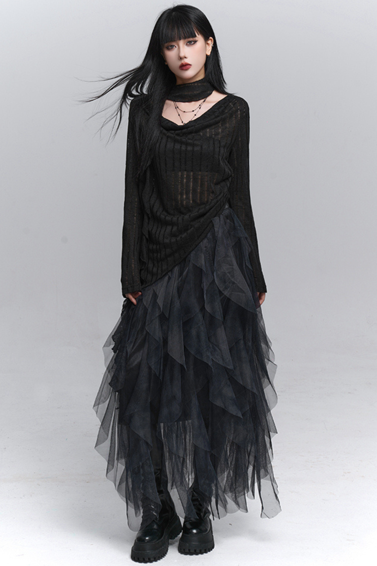 スイングネックカットアウトトップス