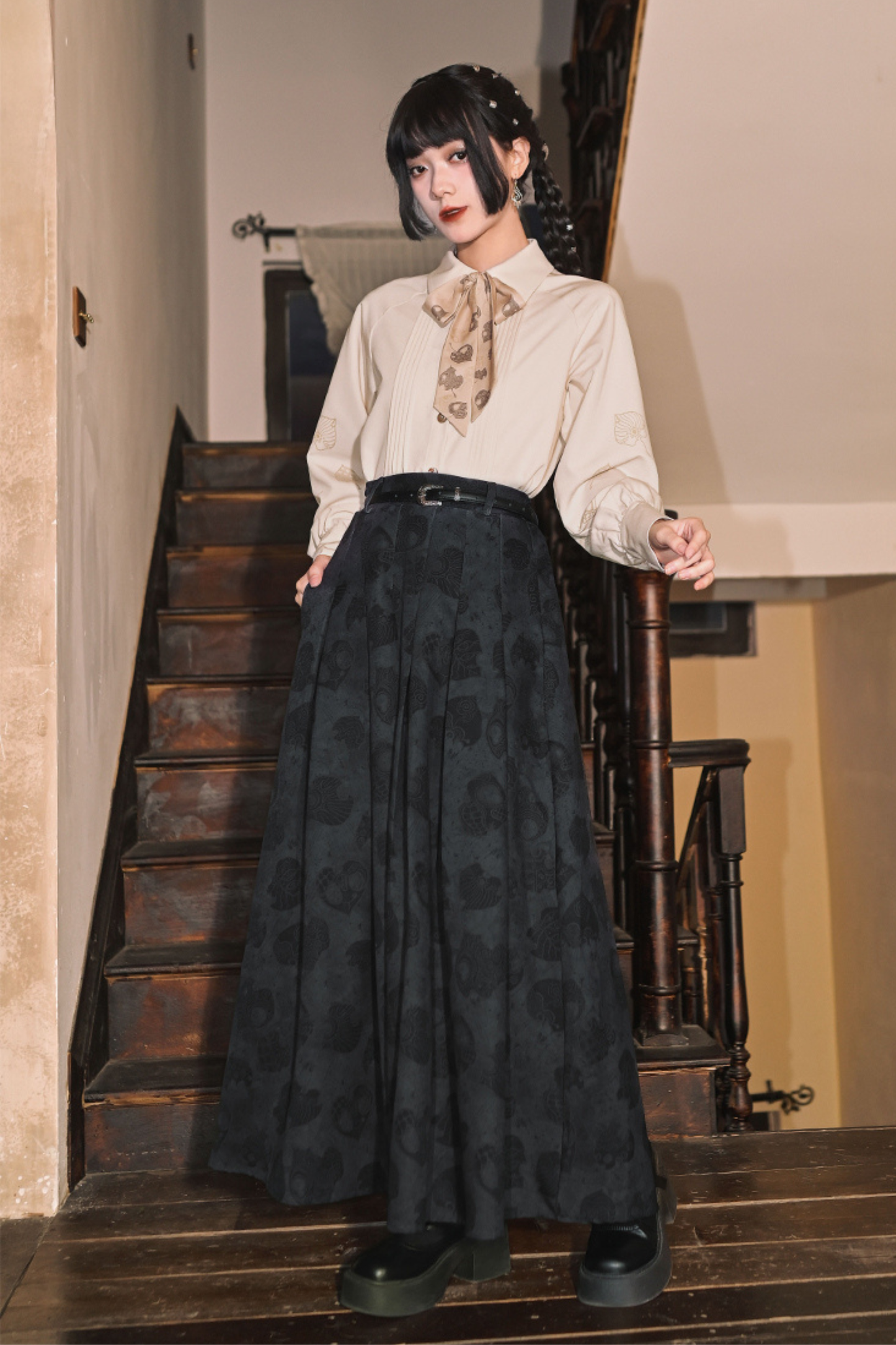 China Organ Pleated Print Scarf Shirt