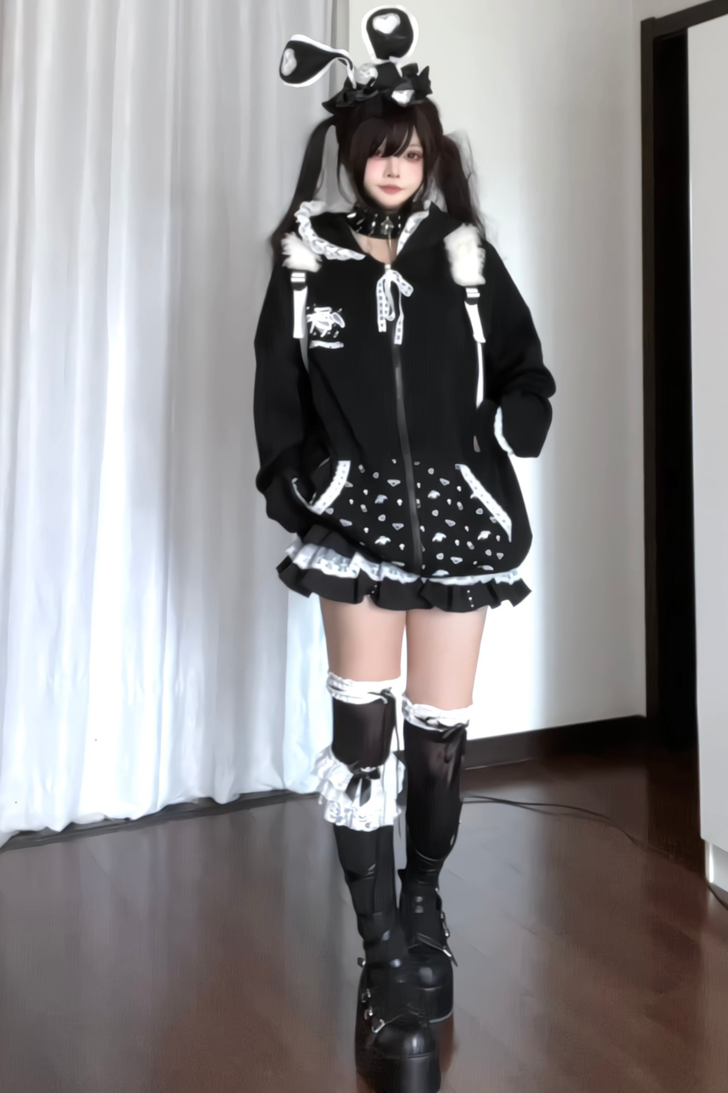 ダークキュートレースフードパーカー