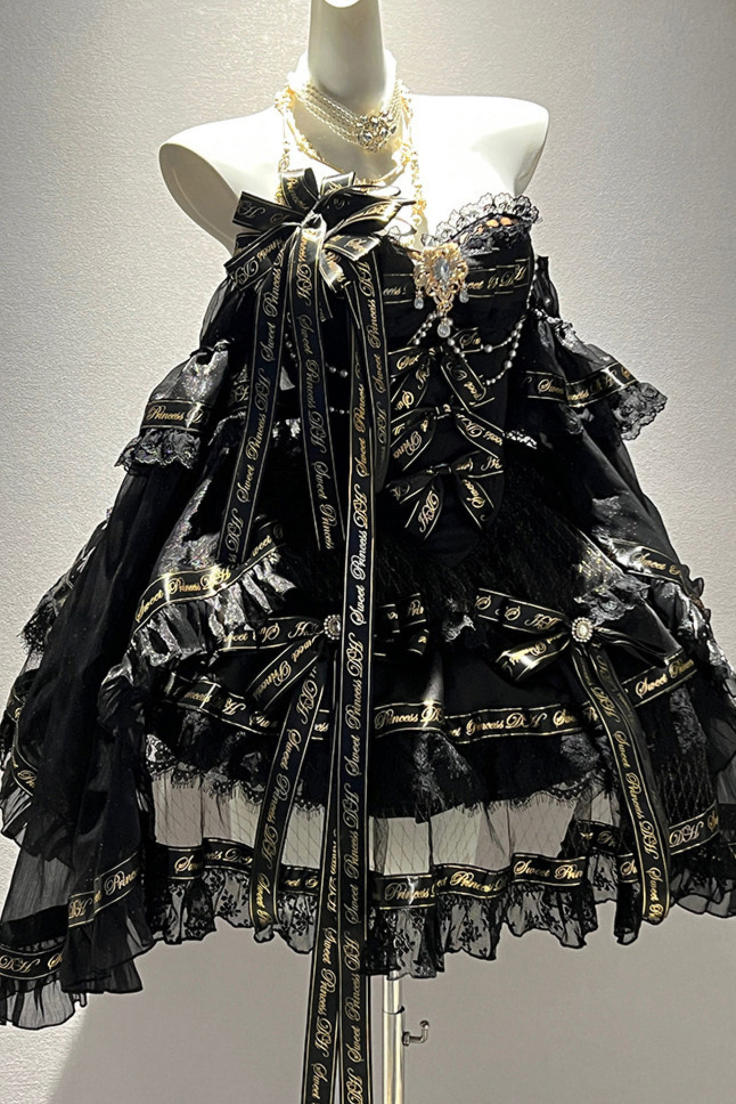 ゴールデンゴシックドレス+チョーカー+スリーブ+バッジ