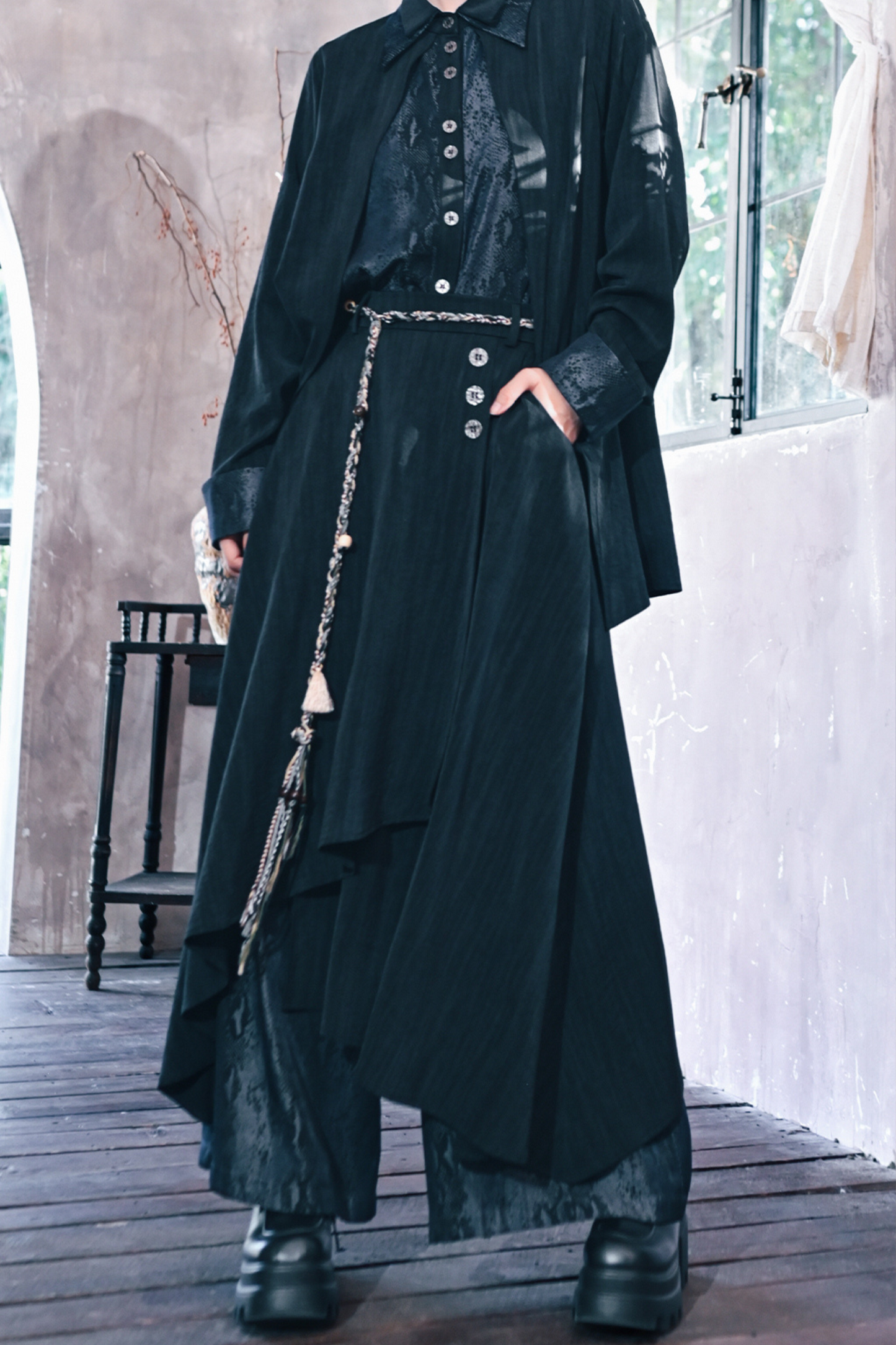 スネークワイドダークチャイナパンツ