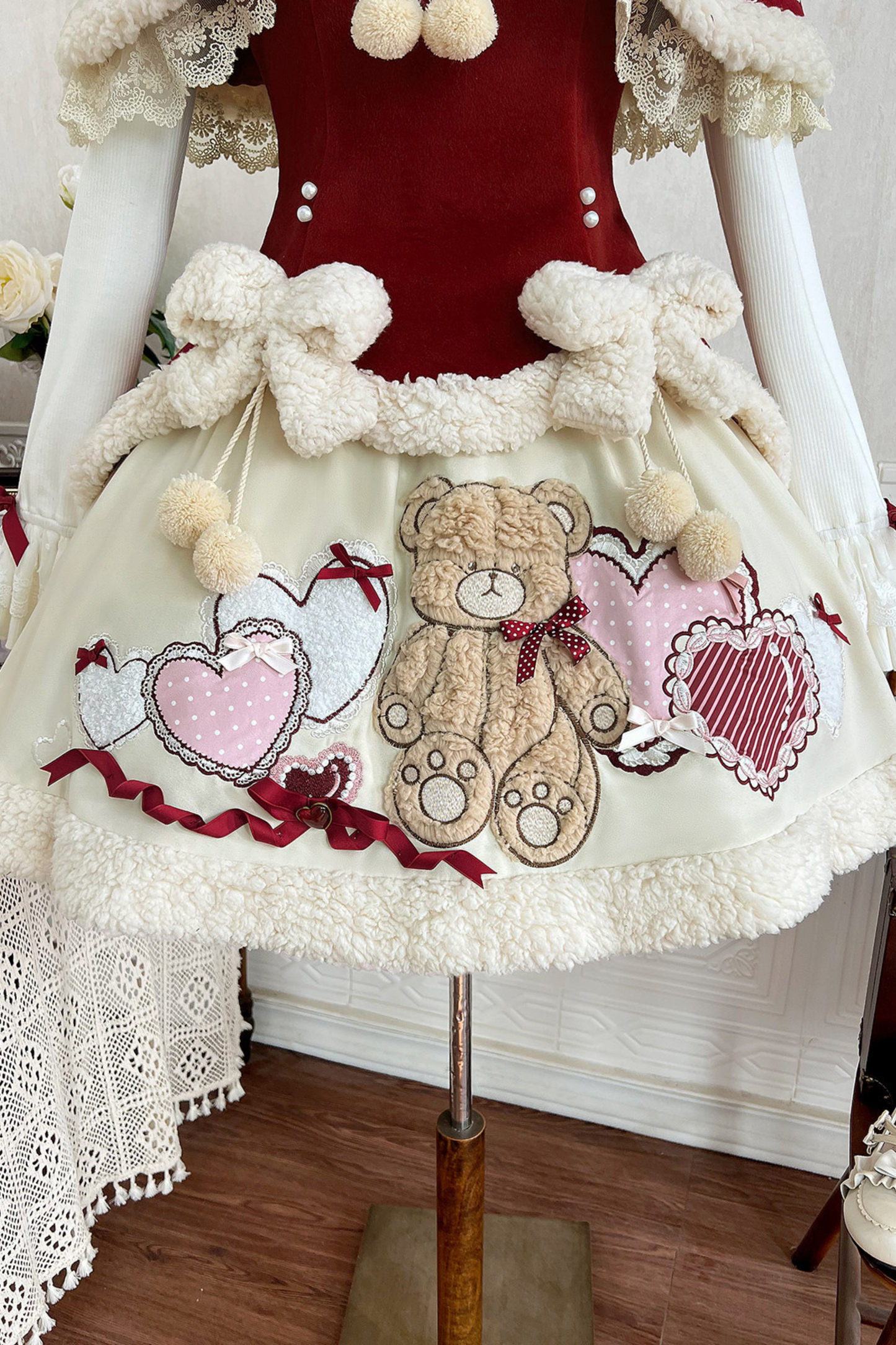 【予約商品】ラビットロリータケープ+サスペンダー+ベアデザインスカート+タートルネック