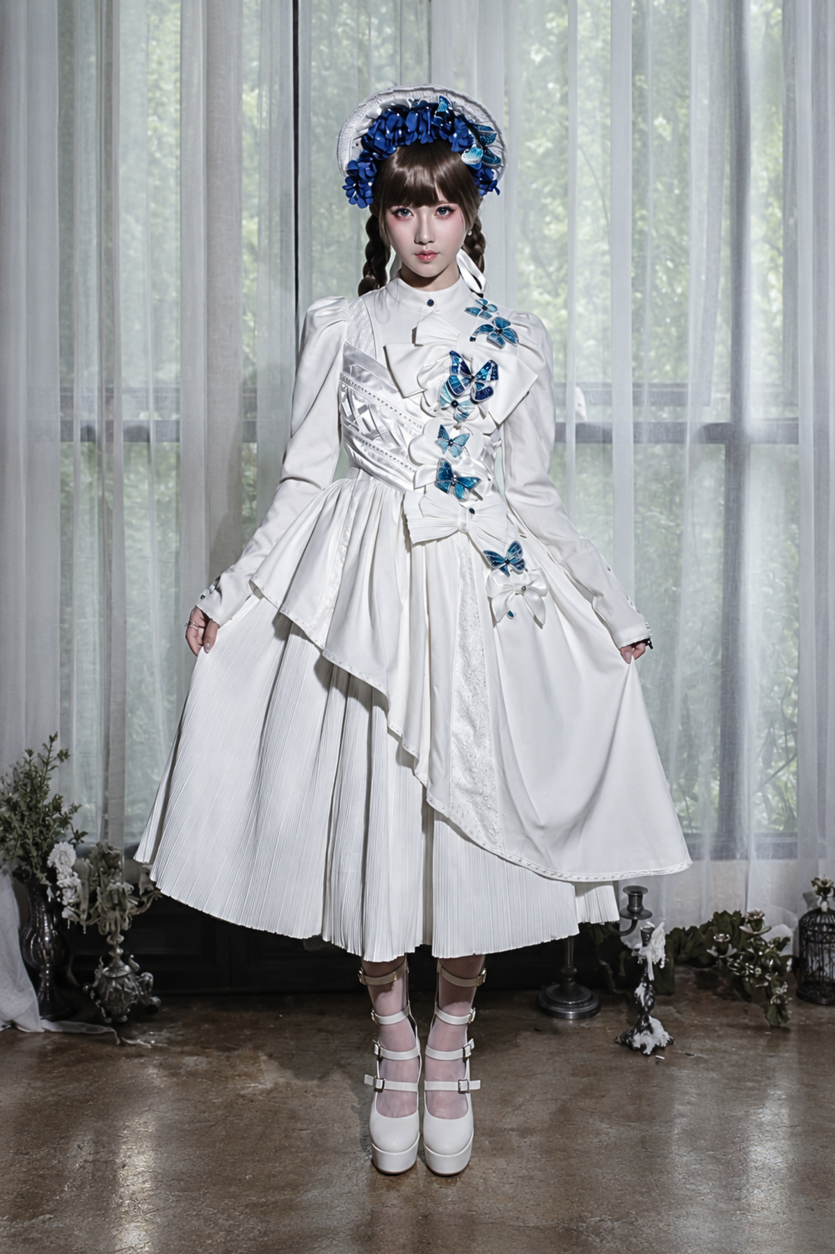 [Reservierungsschluss 14. Oktober] Schwarz/weißes Gothic-Lolita-Langkleid mit Schmetterlingsschleife, Stehkragen und asymmetrischen Lagen