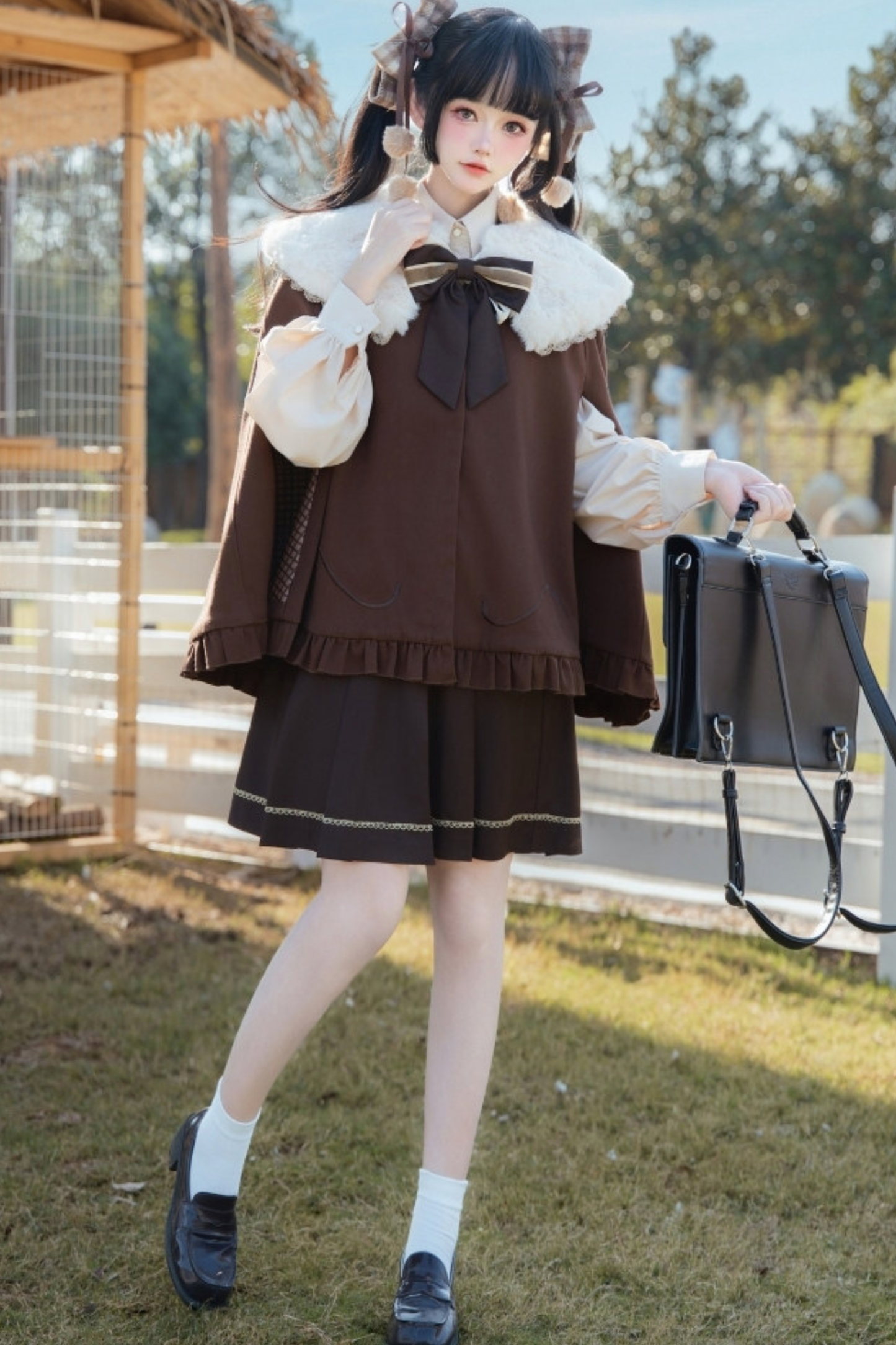 ファーカラーケープ＋ニットベスト＋シャツ＋プリーツスカート＋リボン