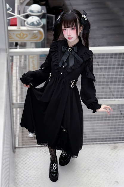 Elegantes langes dunkles schwarzes Kleid