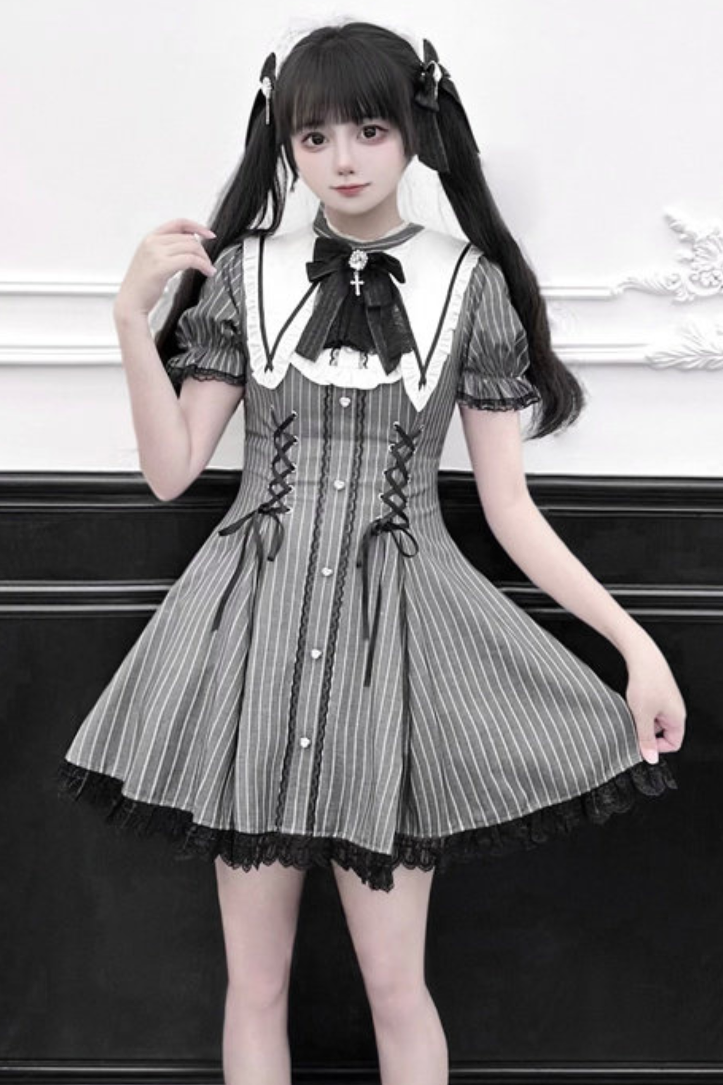 Dark Kawaii Schnür-Streifenkleid