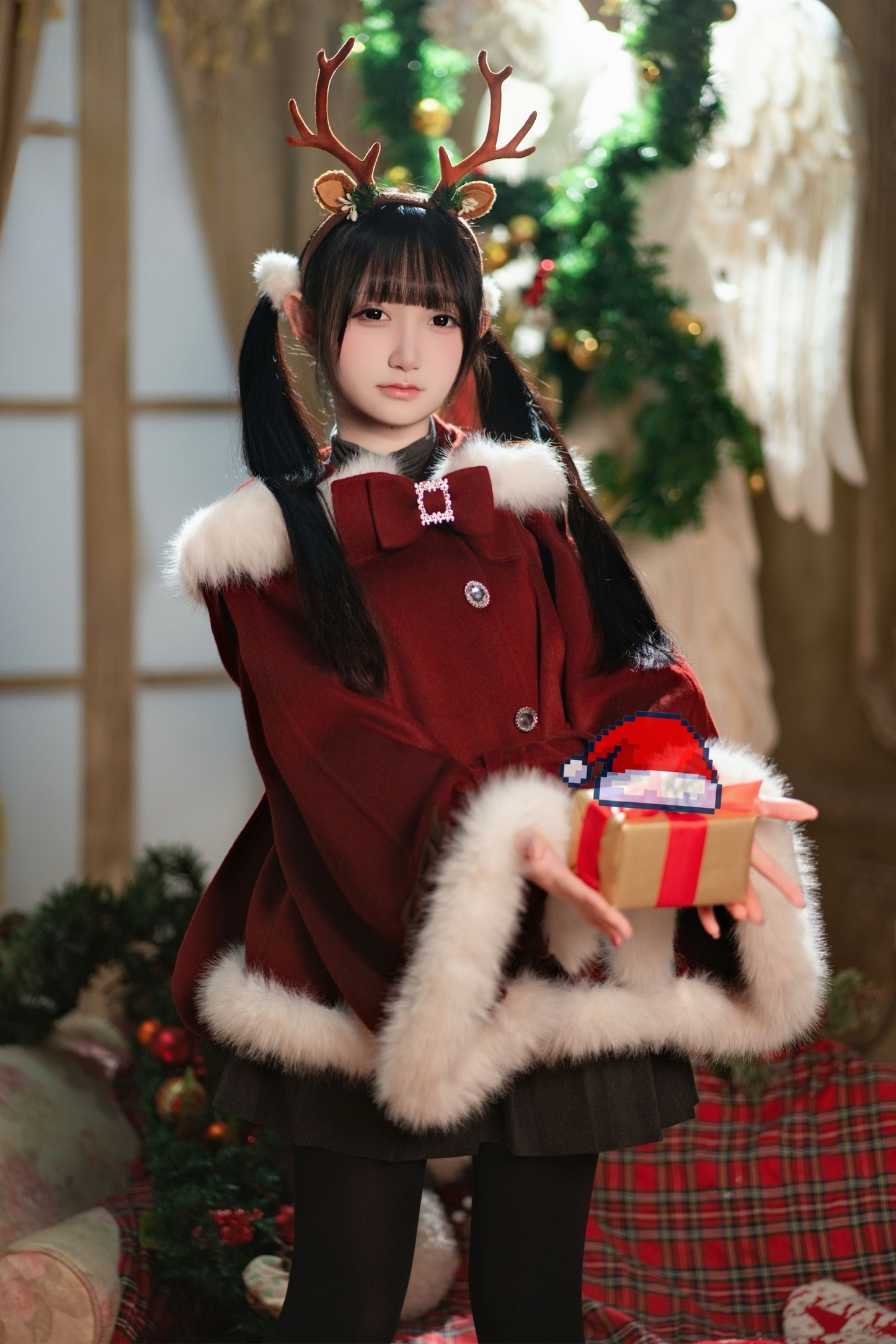 [Deadline for reservations: December 18] Bunny Ear Hoodie Fur Ribbon Cape Coat