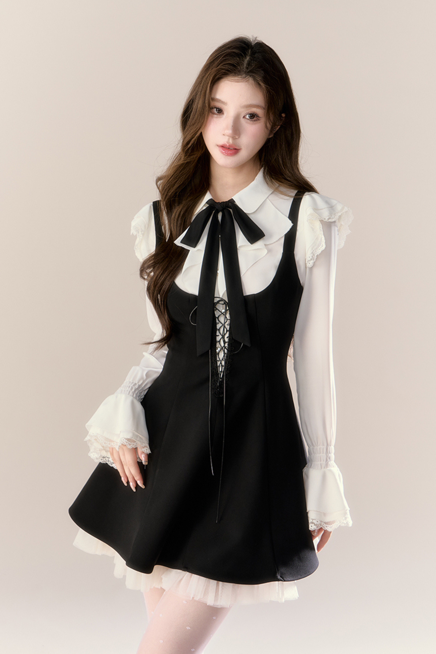 フレンチブラウス+サスペンダースカート