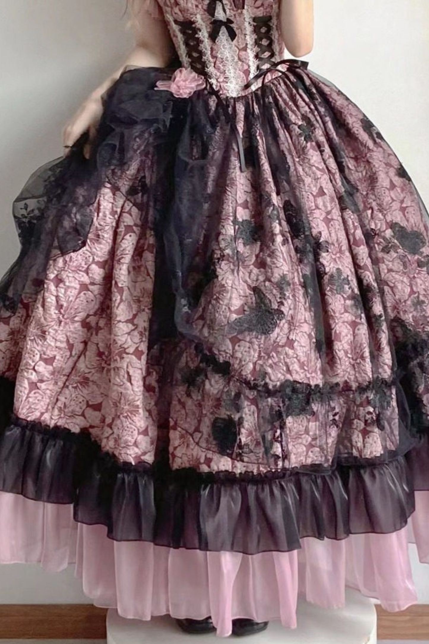 ダークフローラルロリータドレス