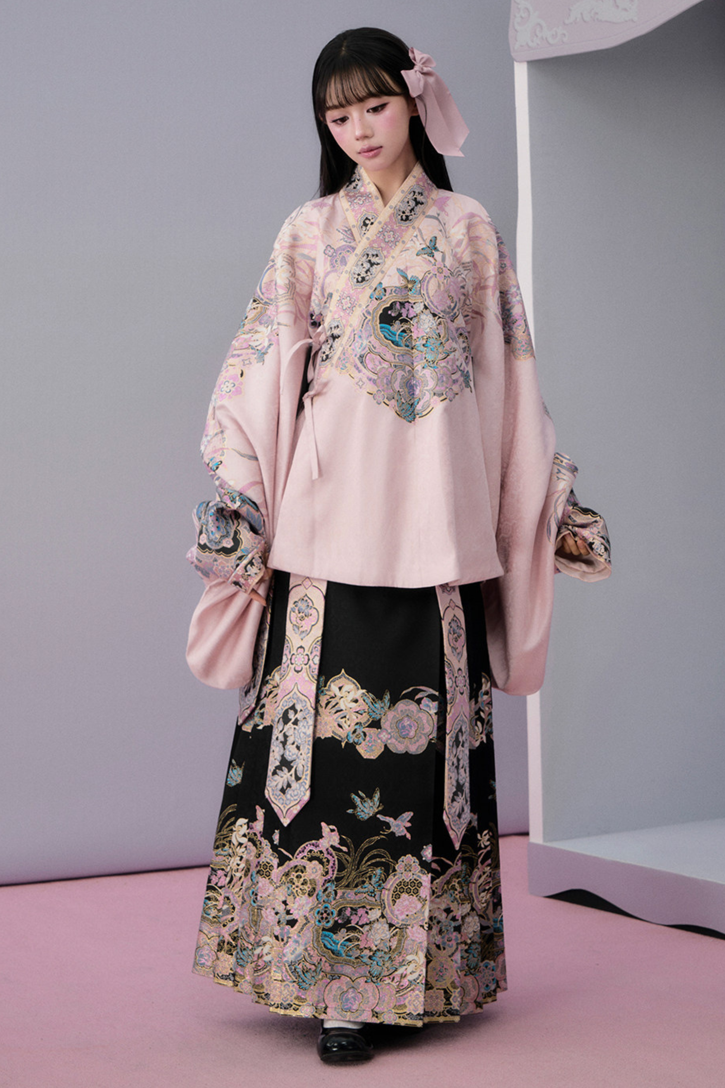 Süße China-Jacke + Plisseerock + Accessoires