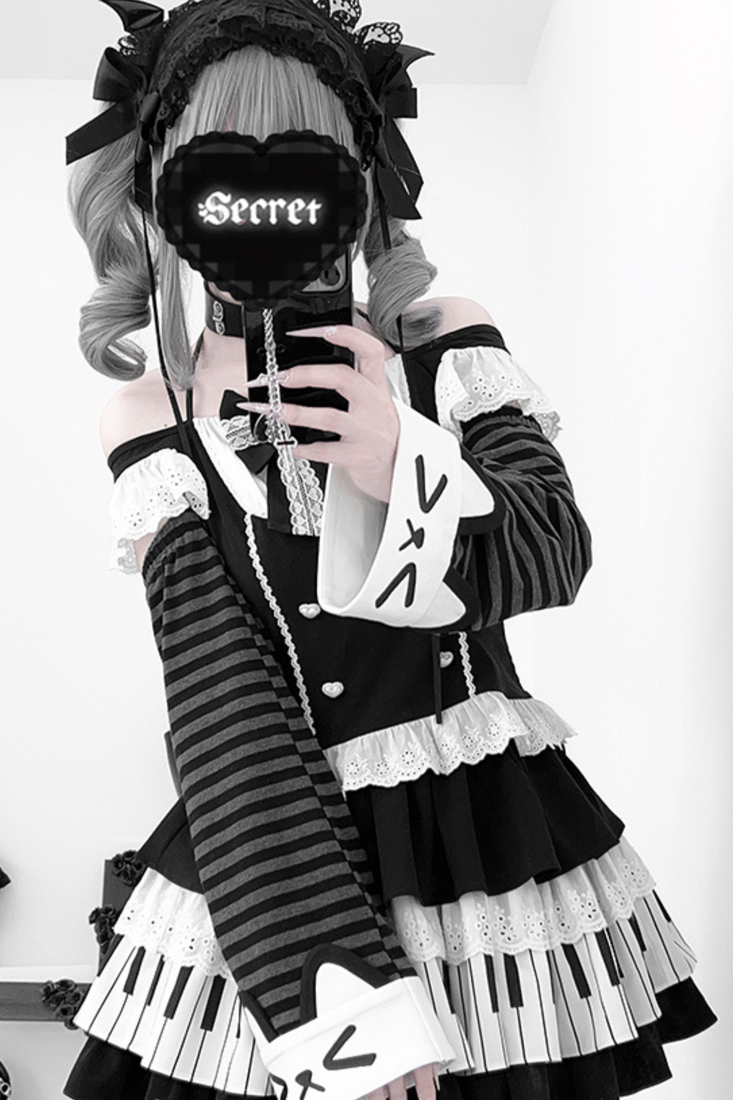 ダークフリルトップス＋ピアノスカート＋キャットスリーブ