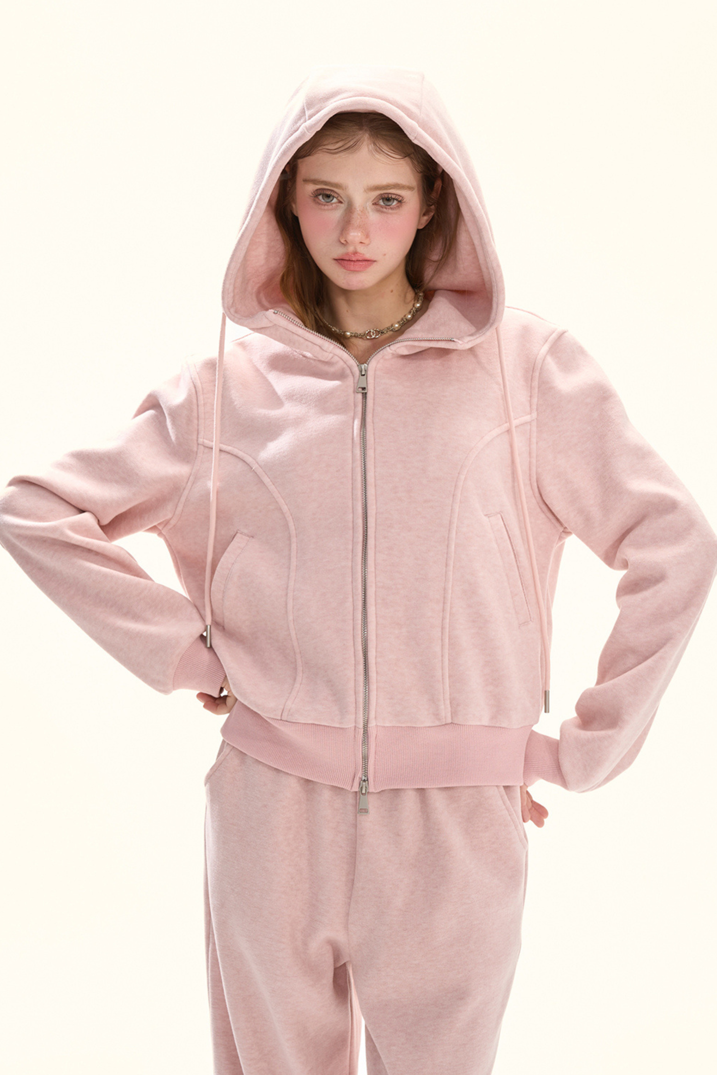 カジュアルフードパーカー+ルーズパンツ