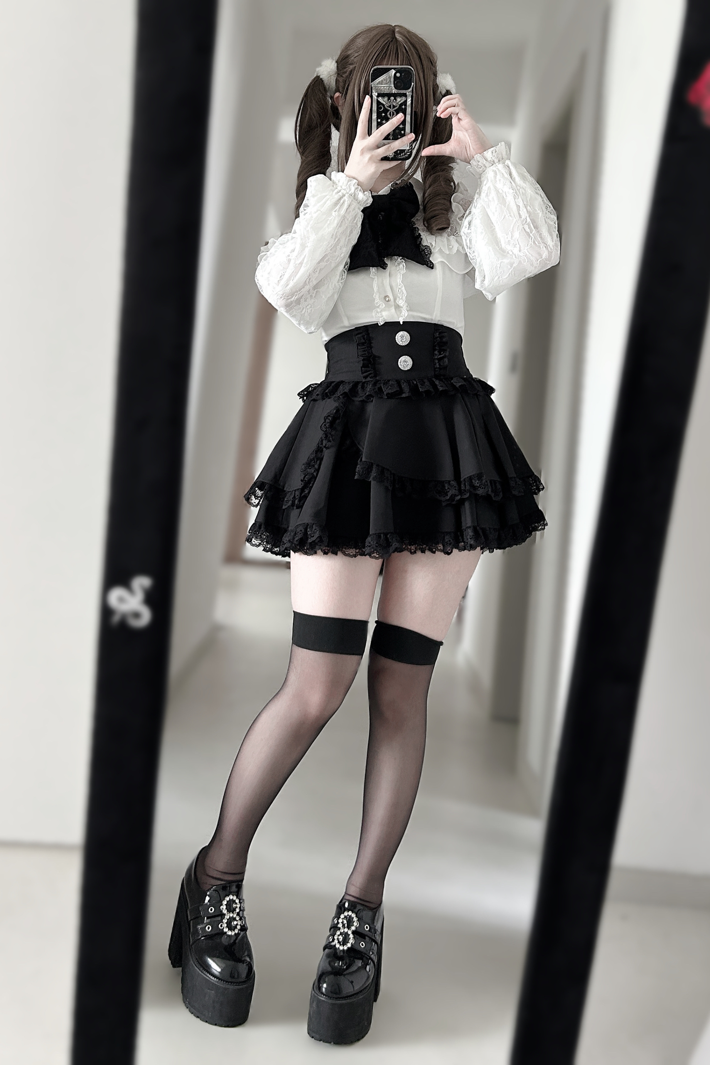 Lace ribbon short skirt
