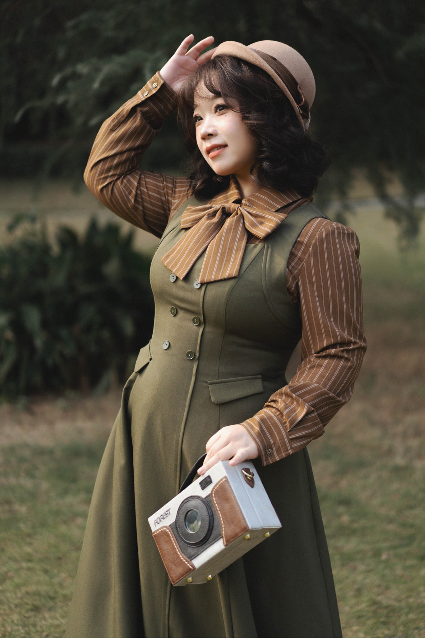 クラシカルストライプリボンシャツ