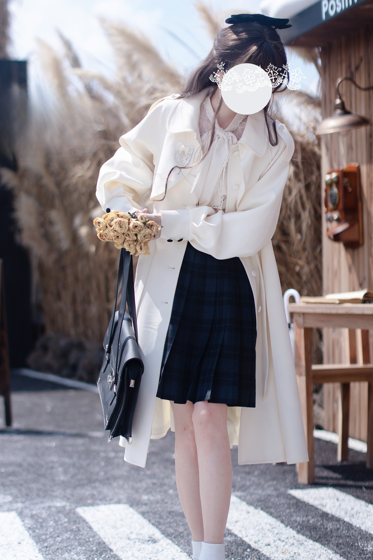 マントトレンチコート+シャツ+バッジ