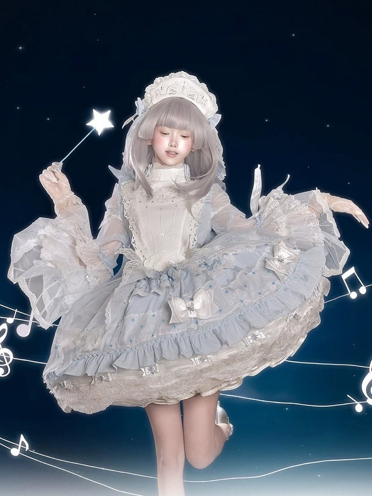 [Vorbestellschluss: 9.23] Klassisches Lolita-Kleid in Hellblau/Dunkelblau mit Himmelsstern-Stickerei, Glockenärmeln, Tülllagen und Schleife