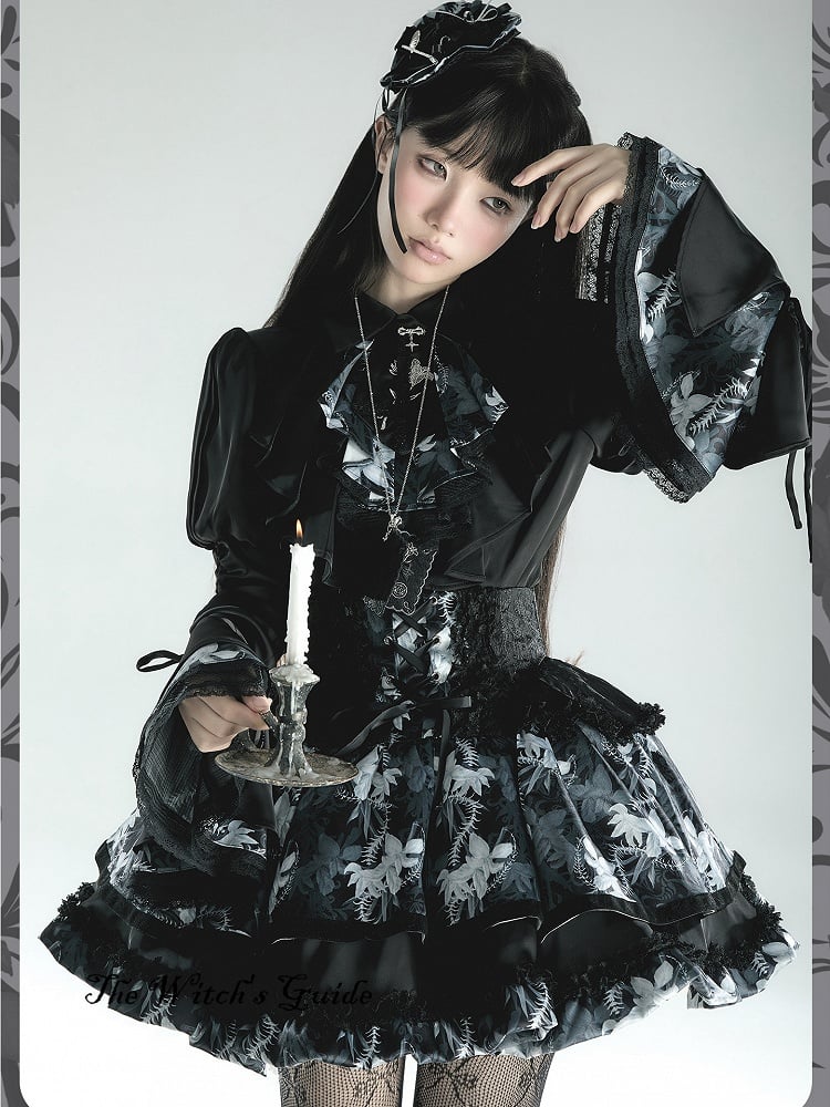 [Précommande jusqu'au 13 mai] Chemise à volants noire à fleurs gothique Bone Iris + jupe corset + accessoires